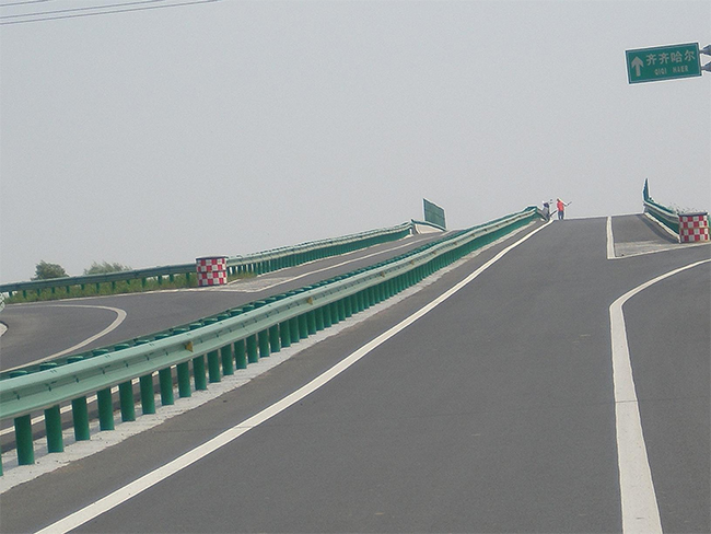 通化高速公路护栏的材质与规格
