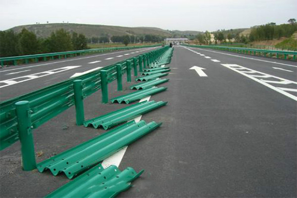 通化波形护栏的维护与管理确保道路安全的关键步骤