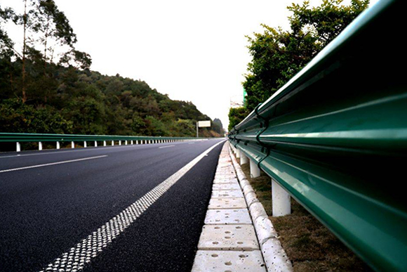 通化高速公路护栏的常用类型